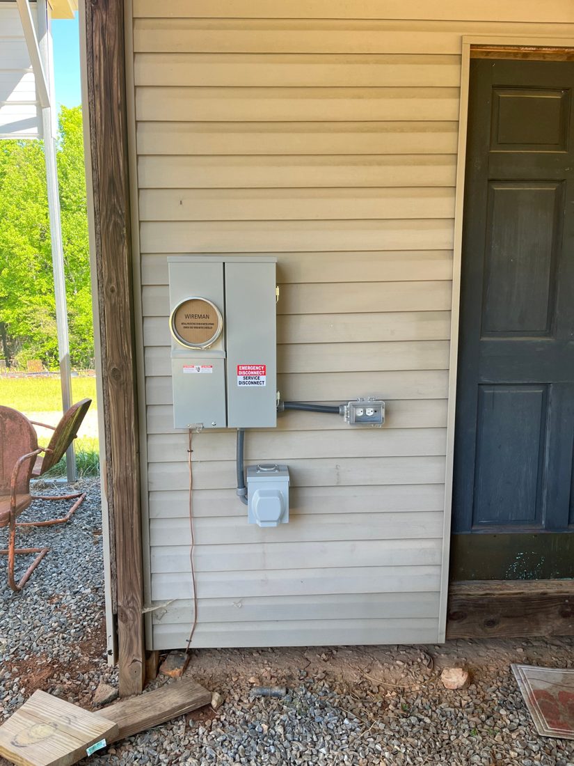 New 200-amp meter main service with emergency disconnect installed on a home